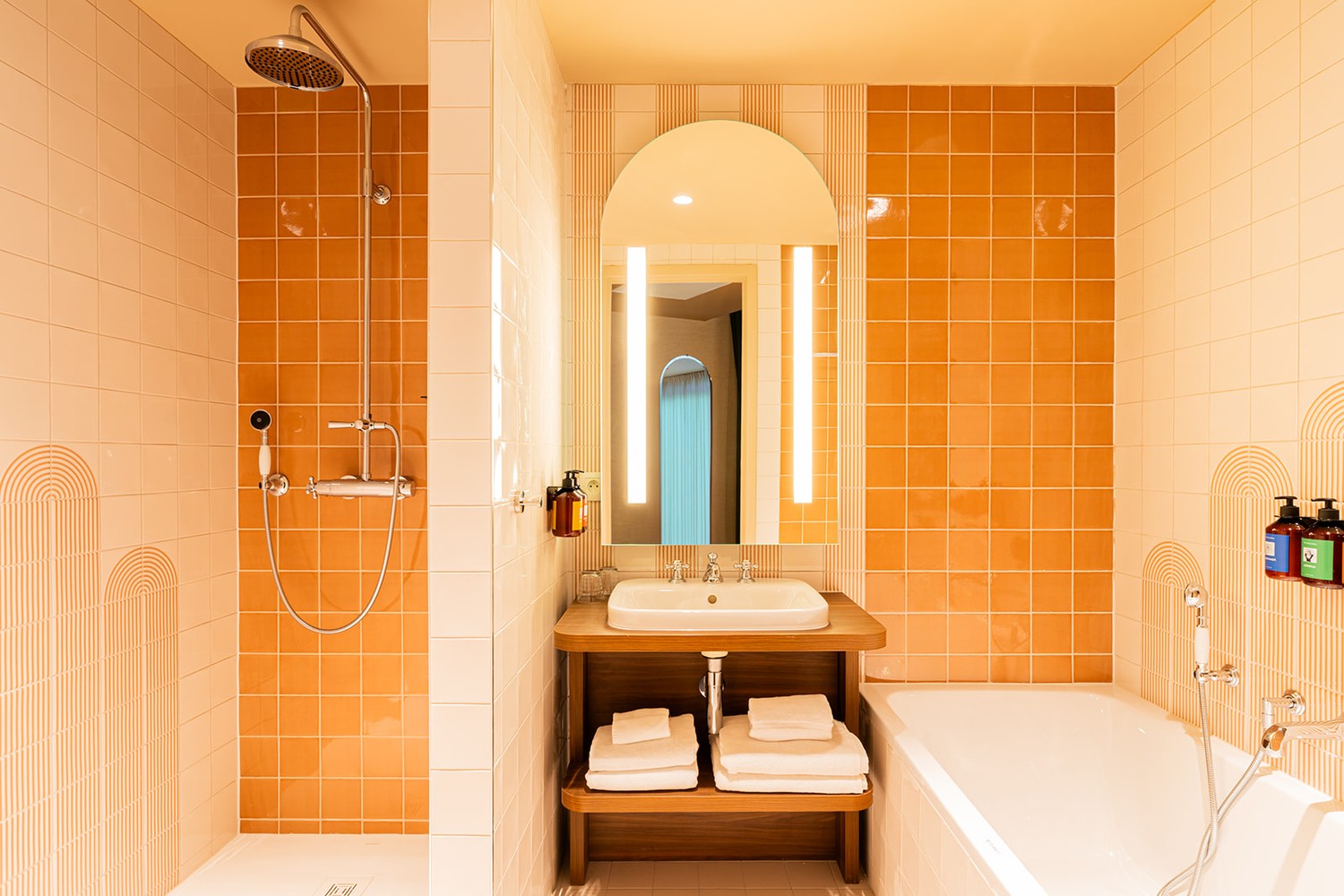 [obraz: retro-lazienka-z-wanna-i-prysznicem-fot-duravit.jpg]