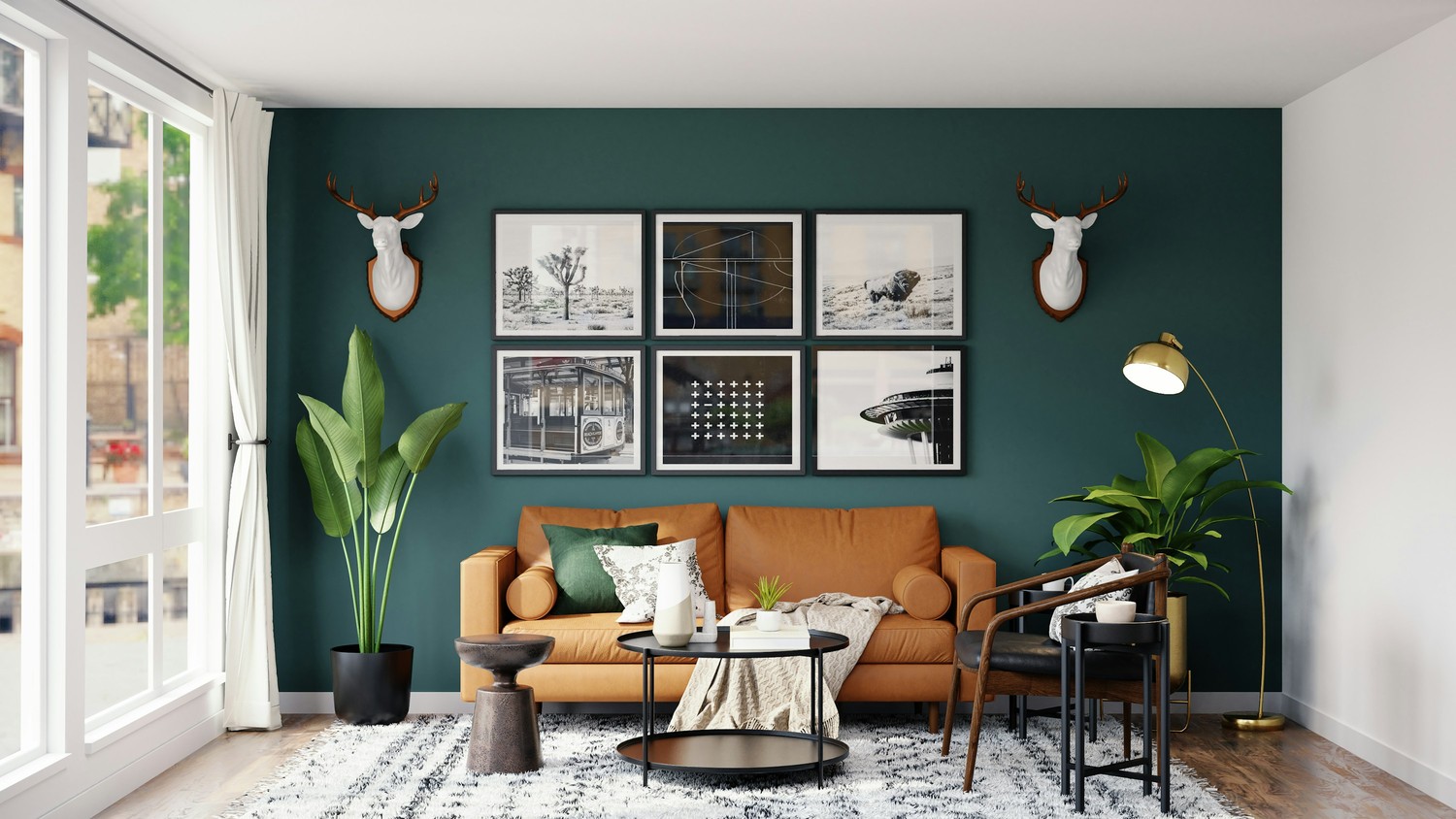 Eklektyczny salon z zieloną ścianą i galerią fot. Unsplash