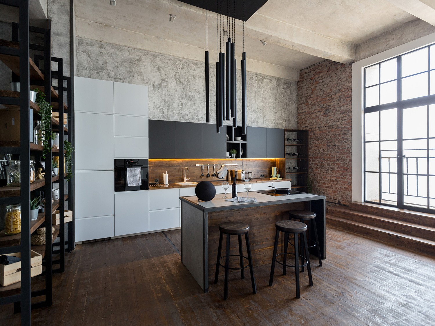 Industrialna kuchnia z wyspą i cegłą fot. Hansgrohe