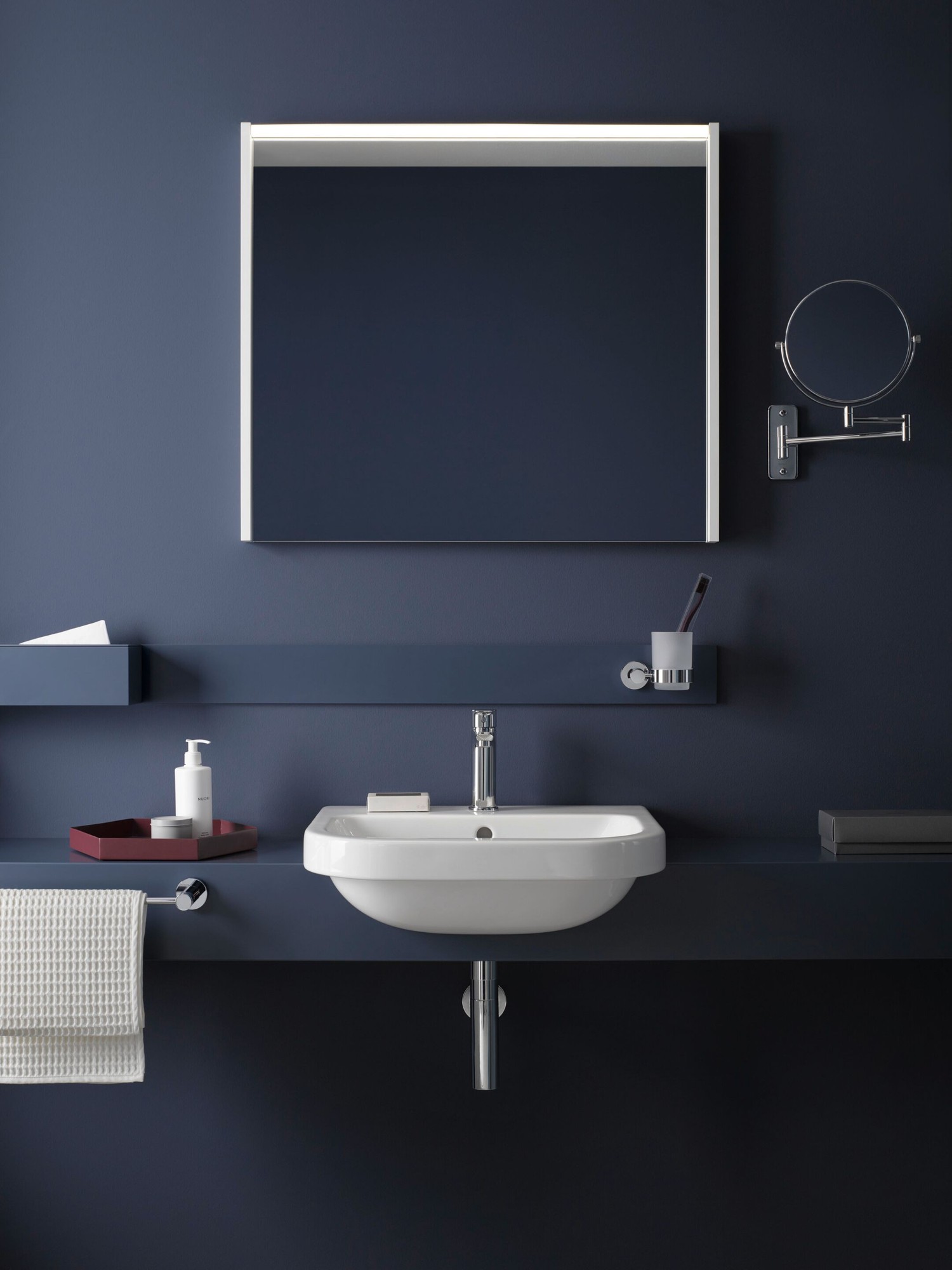 Nowoczesna umywalka pod lustrem LED, fot. Duravit
