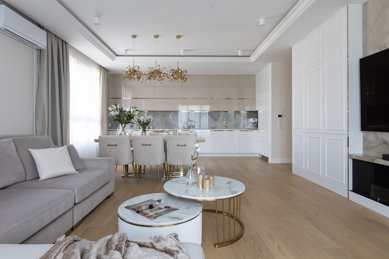 Lekkość klasyki w apartamencie Warszawa Ochota Modern Classic