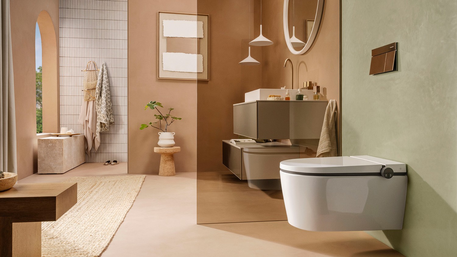 Japandi łazienka z zieloną ścianą i złotą baterią fot. Hansgrohe