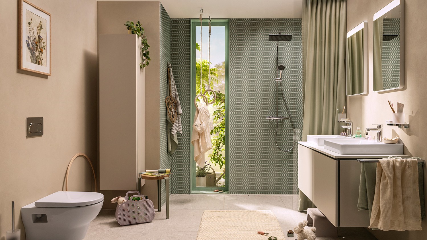 Łazienka japandi z dwiema umywalkami i deszczownicą fot. Hansgrohe