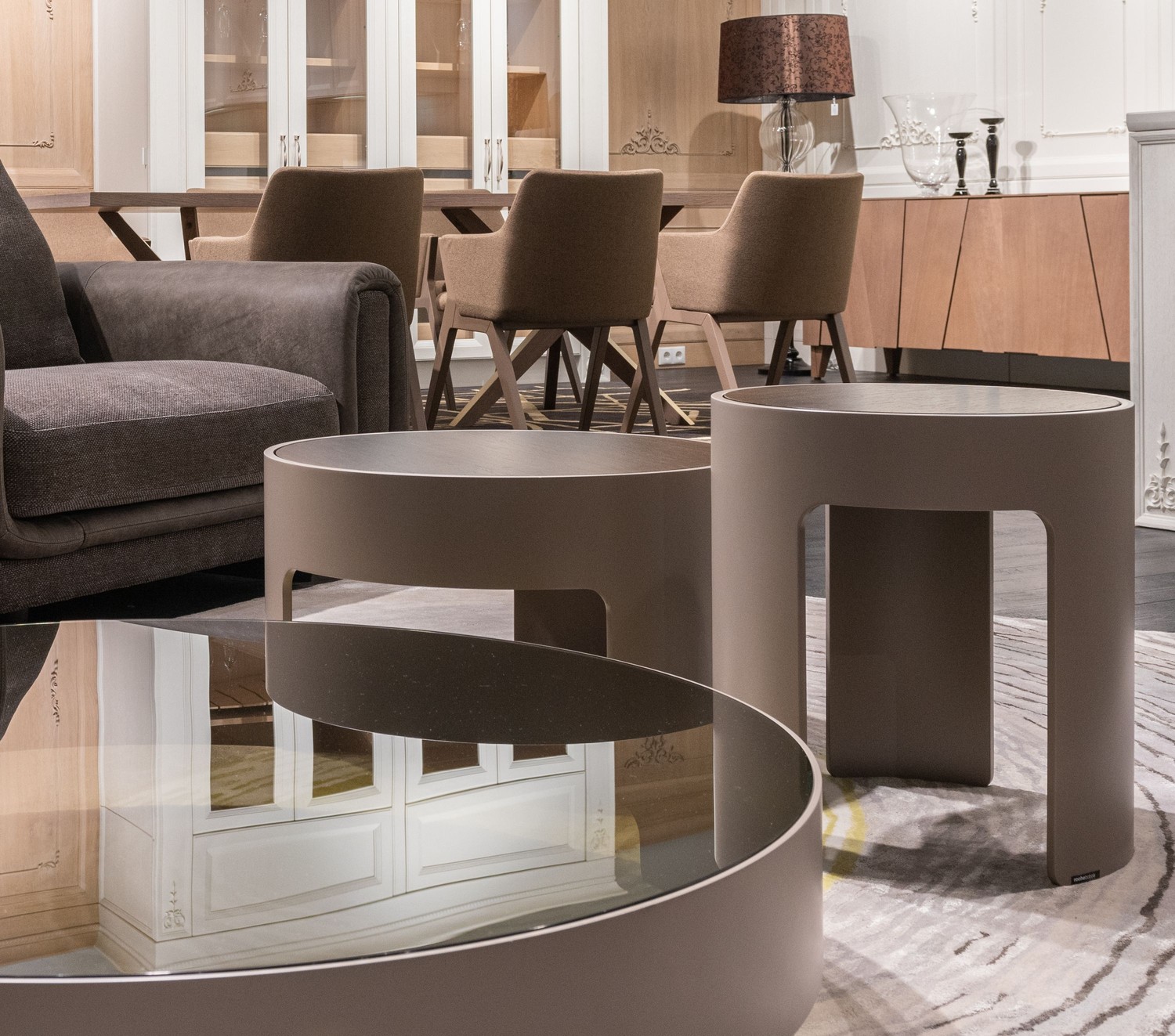 Salon z jadalnią w stylu modern classic fot. Pexels