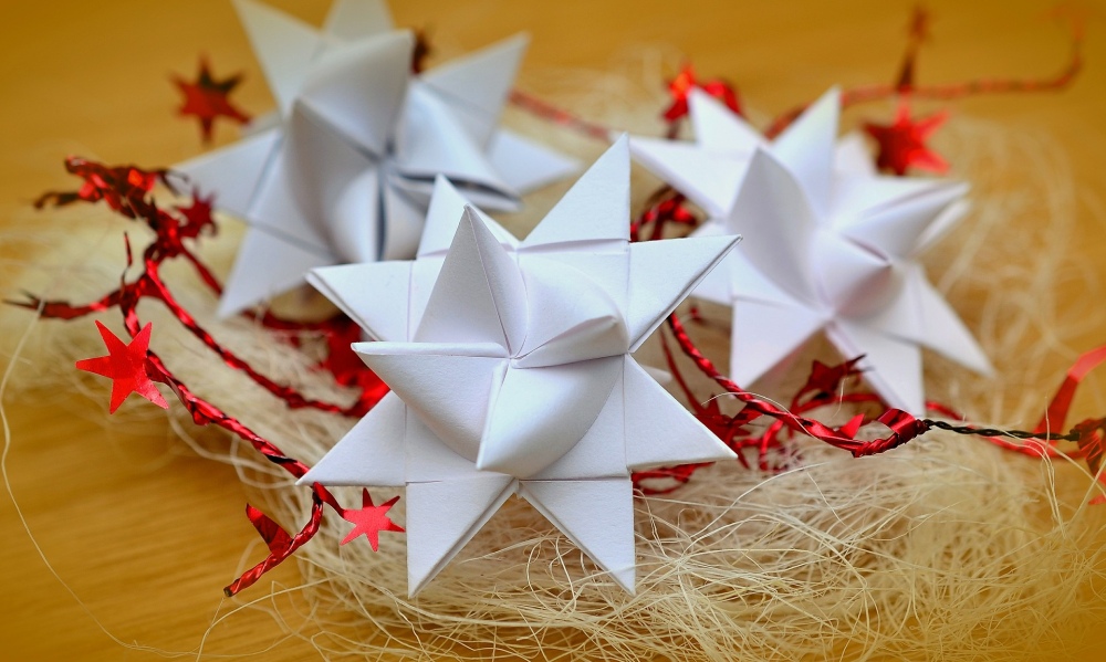 świąteczne gwiazdki, gwiazdy z papieru, gwiazdy origami