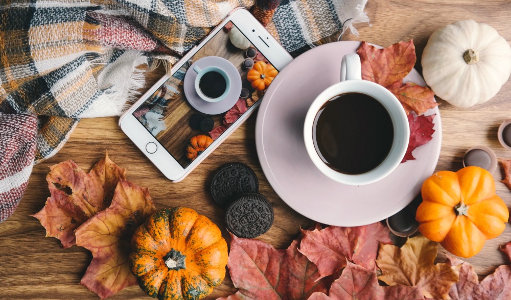 jesienna dekoracja stołu, dekoracja stołu na jesień, kolorowa jesienna dekoracja