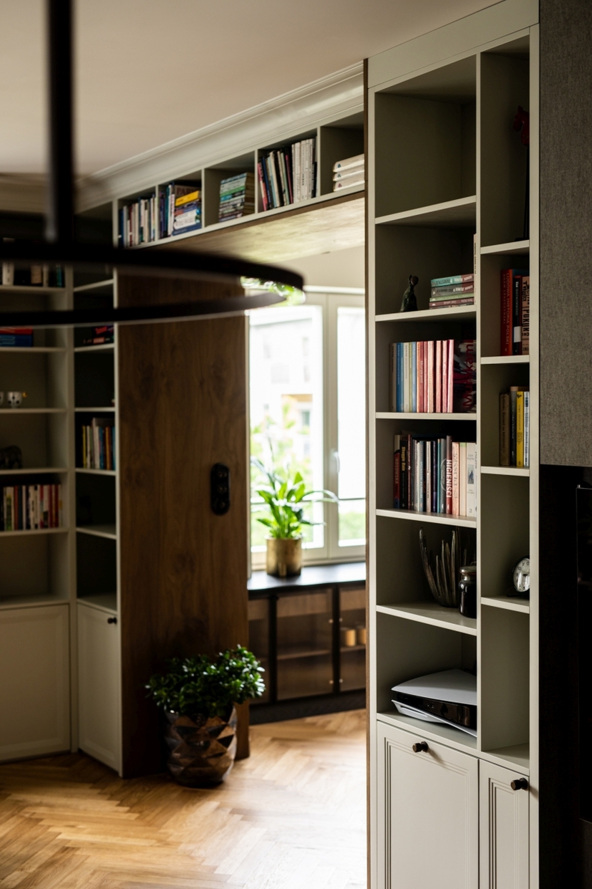 Nowoczesne wnętrze 80m2, materiały naturalne, komfort i elegancja