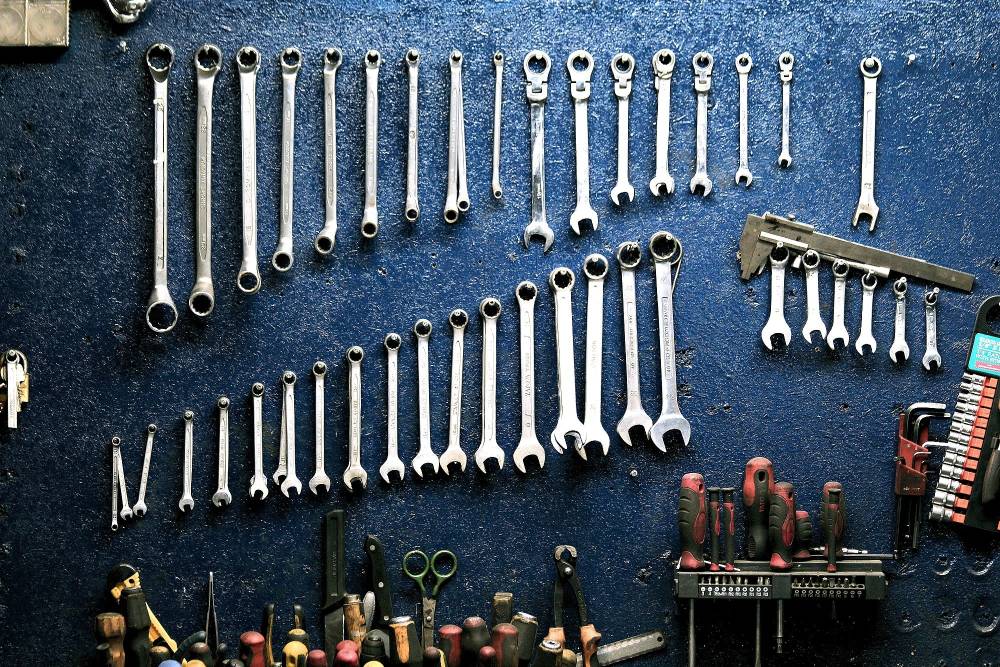 ściana narzędziowa, tablica narzędziowa, narzędzia w garażu