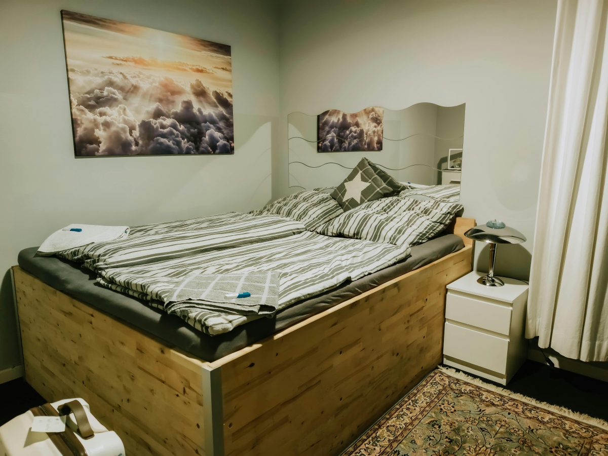 Podest w sypialni - ergonomia