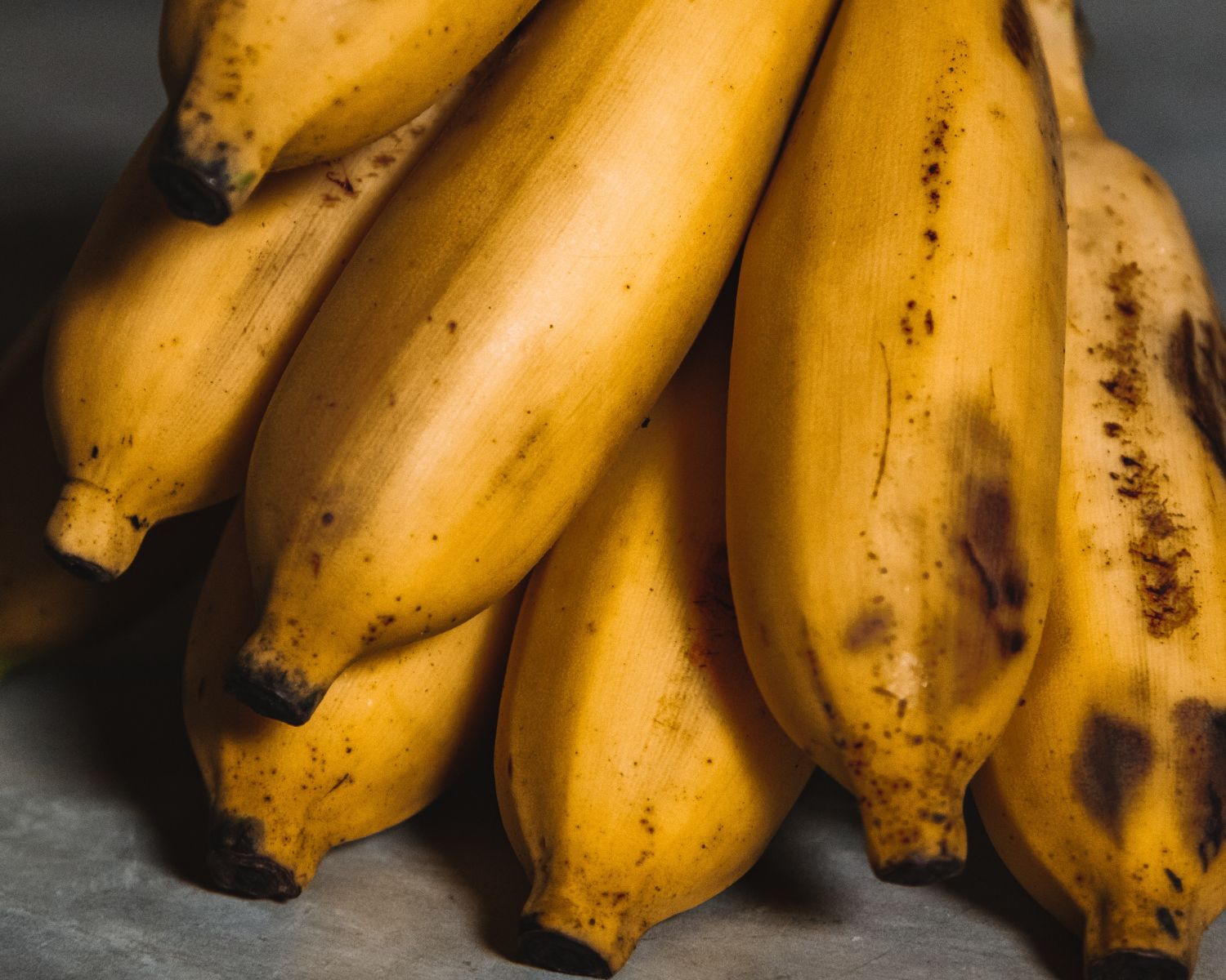 skórka z banana do kwiatów