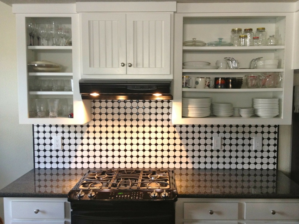 kuchnia wykończona mozaiką, ozdobna mozaika w kuchni, mozaika nad blatem kuchennym