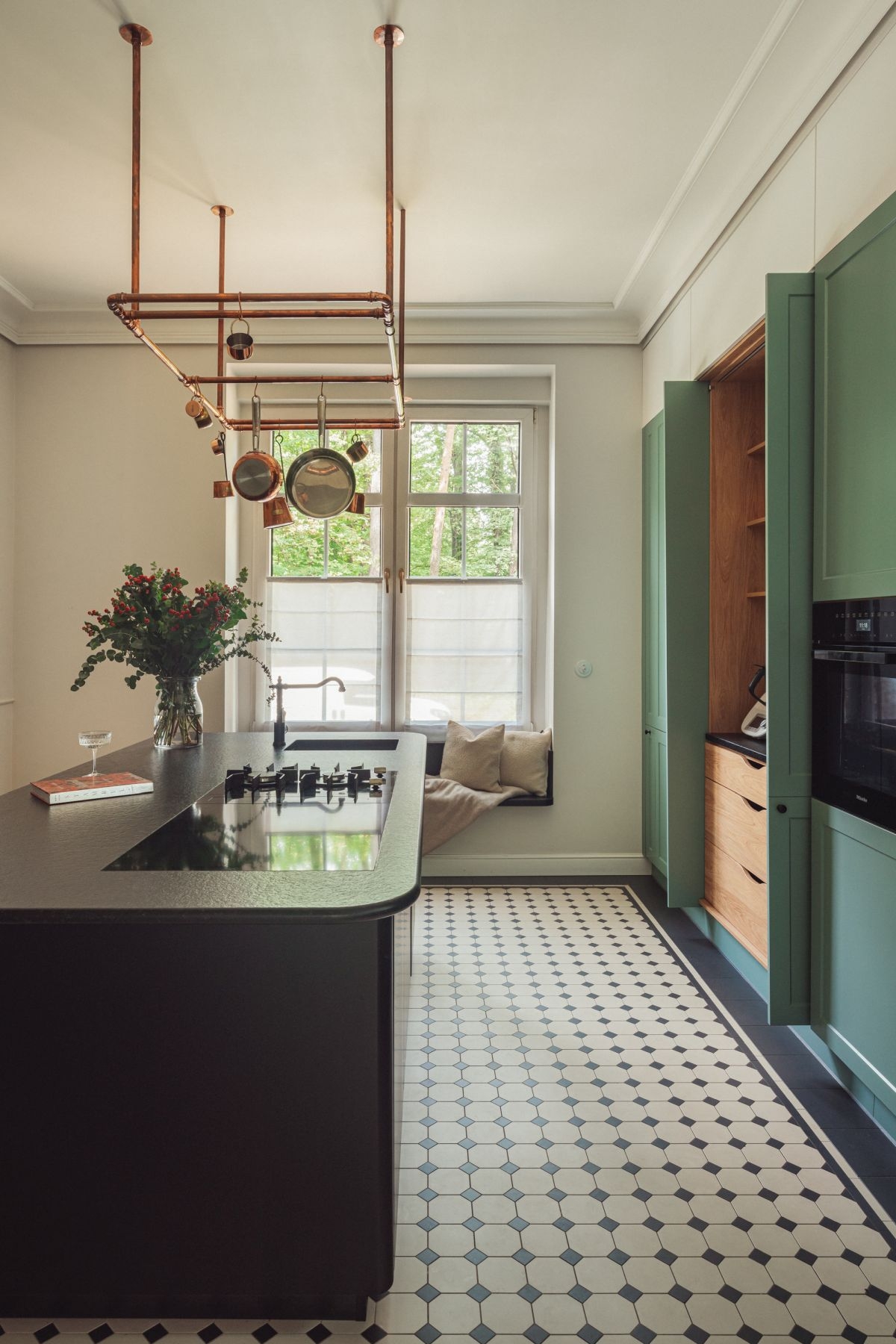 mozaika posadzka kuchnia willa