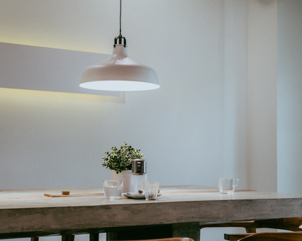 biała lampa skandynawska, lampa w stylu skandynawskim do kuchni, oświetlenie kuchni scandi