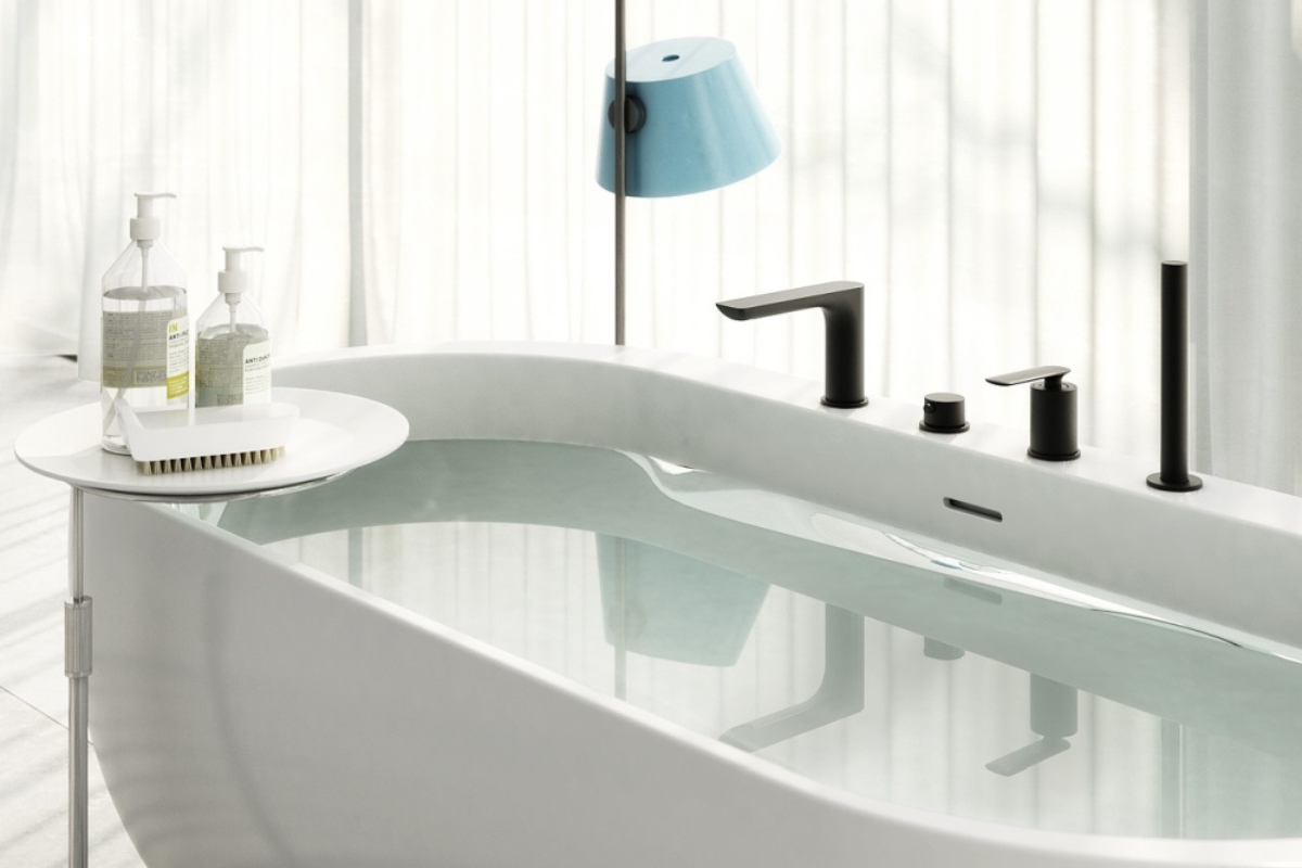 czarne baterie w łazience, jak zaaranżować czarną łazienkę, łazienka w czerni