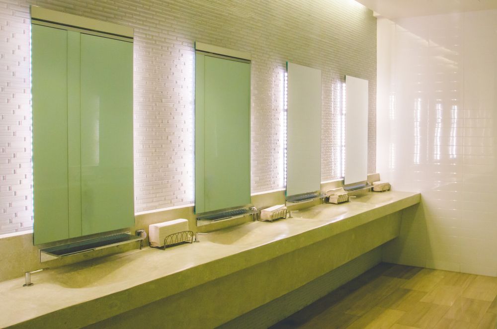 podświetlany sufit w łazience, łazienka z podświetlanym sufitem, jak podświetlić sufit w łazience