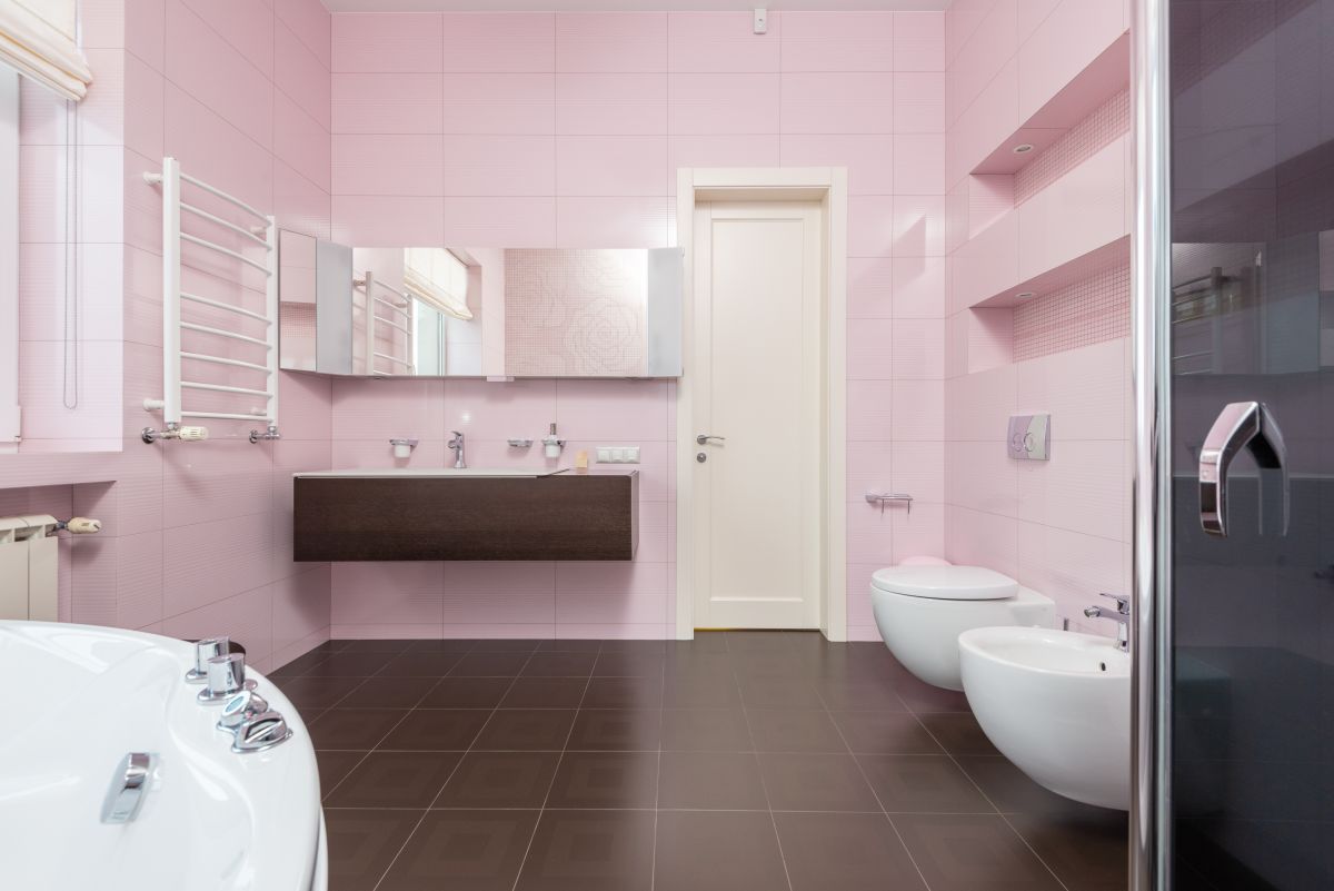 łazienka szaro-różowa