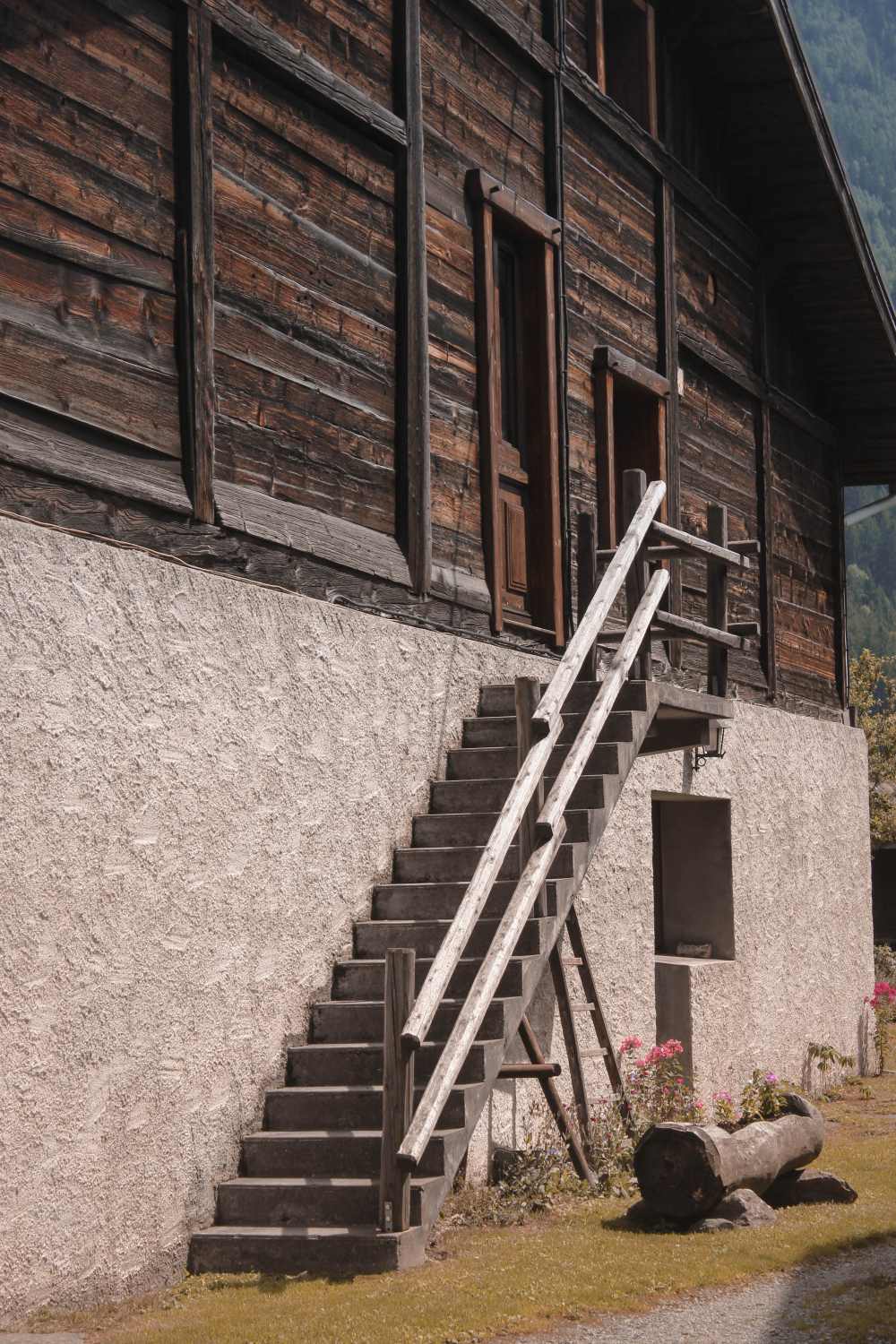 zewnętrzne schody z drewna, drewniane schody zewnętrzne, schody zewnętrzne z drewna