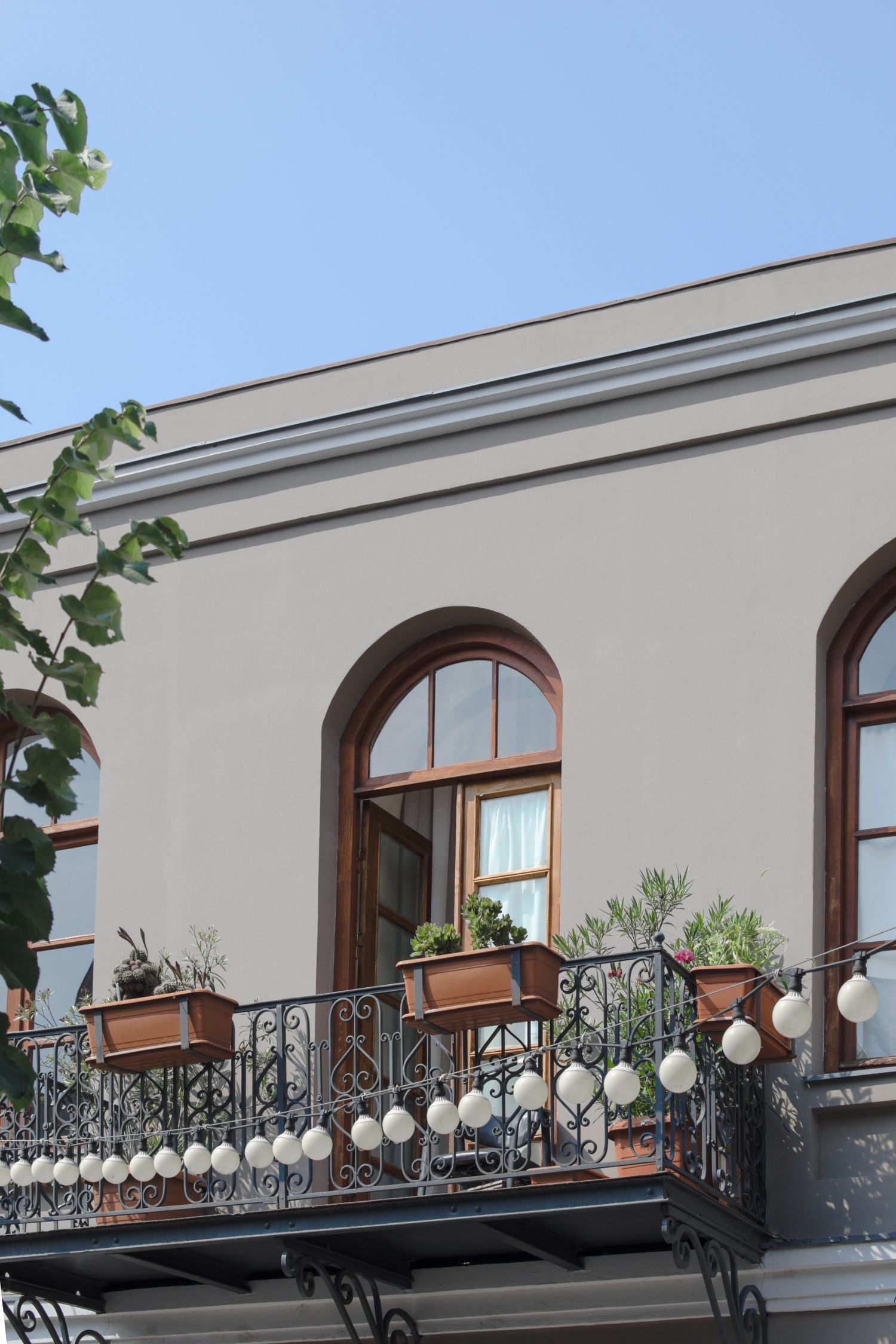 jakie dodatki i meble na balkon wybrać