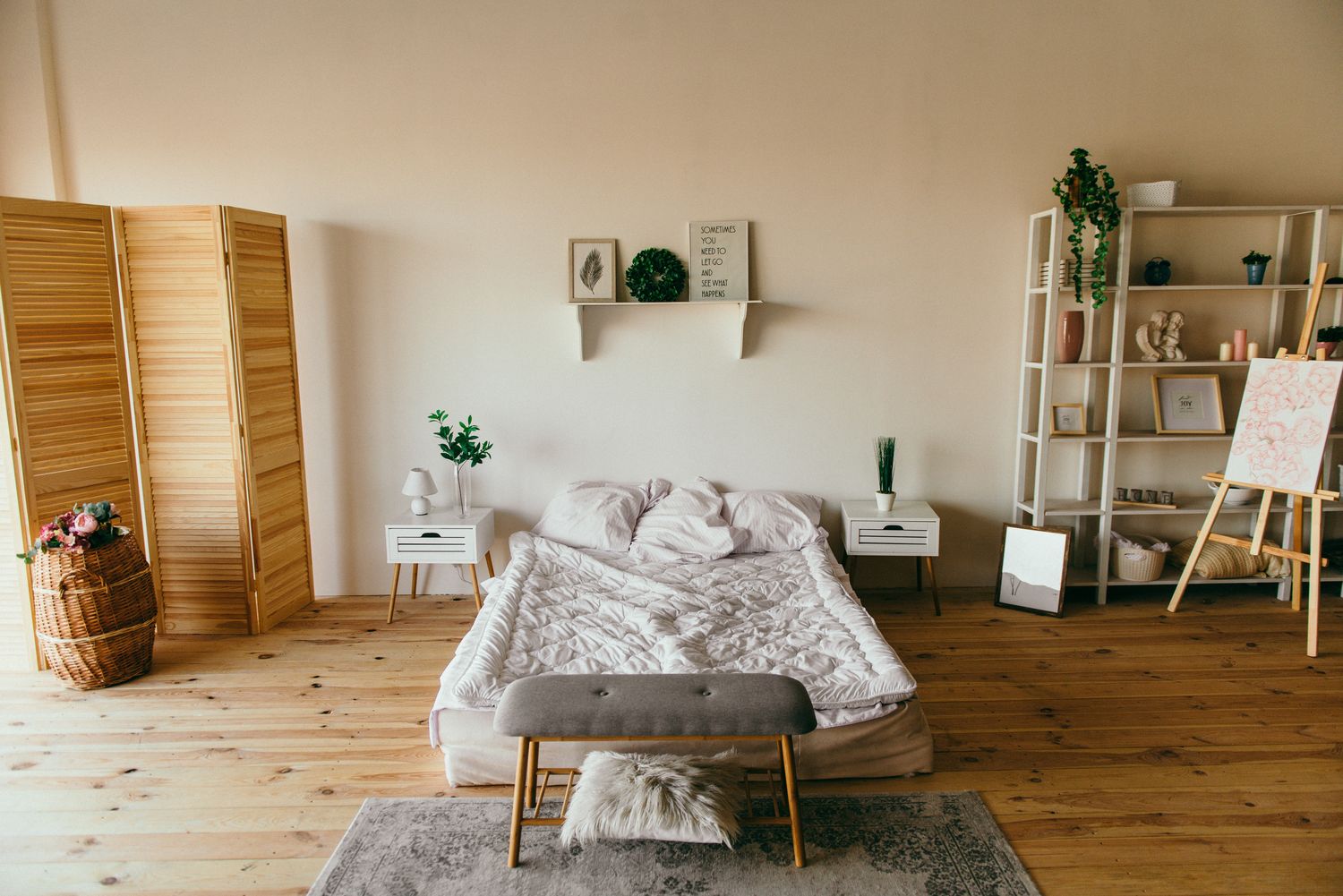 sypialnia w stylu boho naturalne drewno dekoportal
