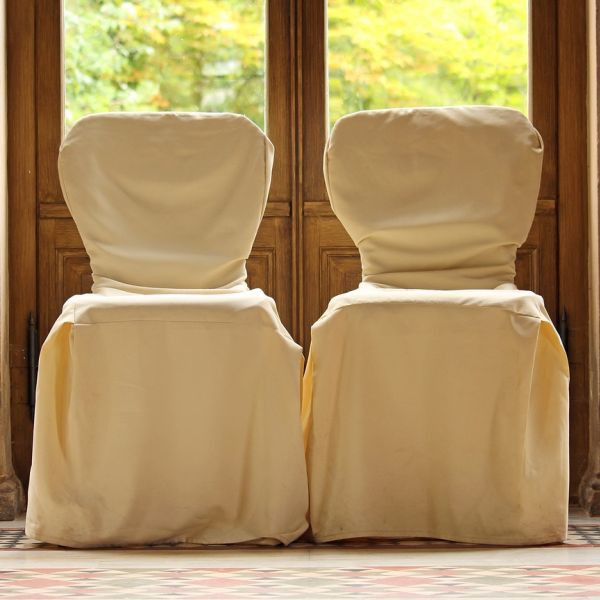 Jadalnia czy salon – jak wybrać pokrowiec na krzesło?