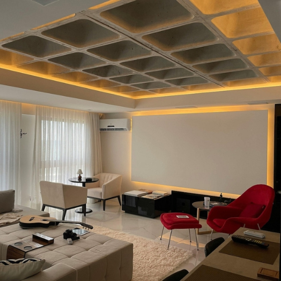 Polacy masowo rezygnują z telewizora w salonie. Co stawiają zamiast niego?