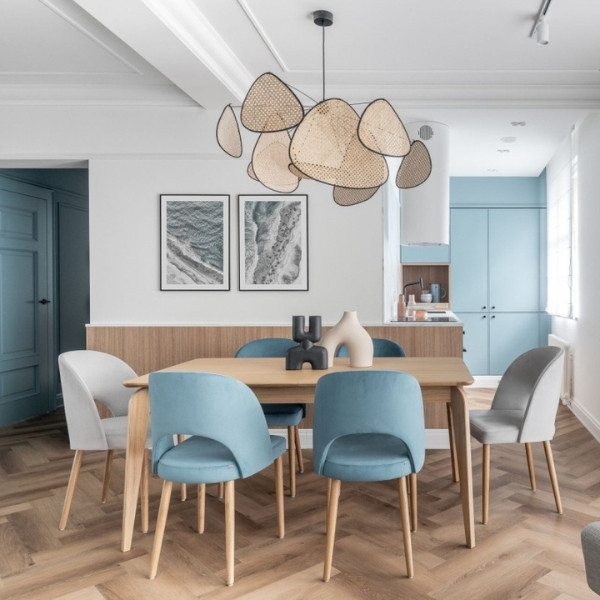 Dolny Sopot, kamienica, odważny niebieski. Tak projektuje się mieszkanie, kt&oacute;re wynajmie się samo