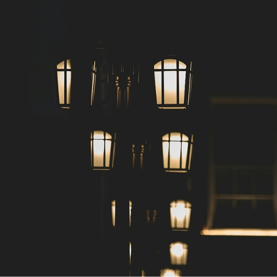 Stojące lampy do ogrodu – praktyczne, stylowe i funkcjonalne