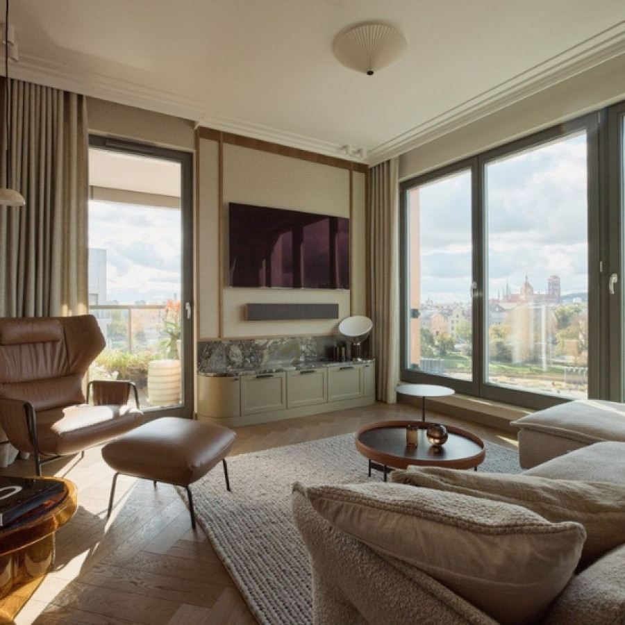 Z widokiem na Motławę. Mieszkanie w Gdańsku pełne światła, elegancji i włoskich akcent&oacute;w