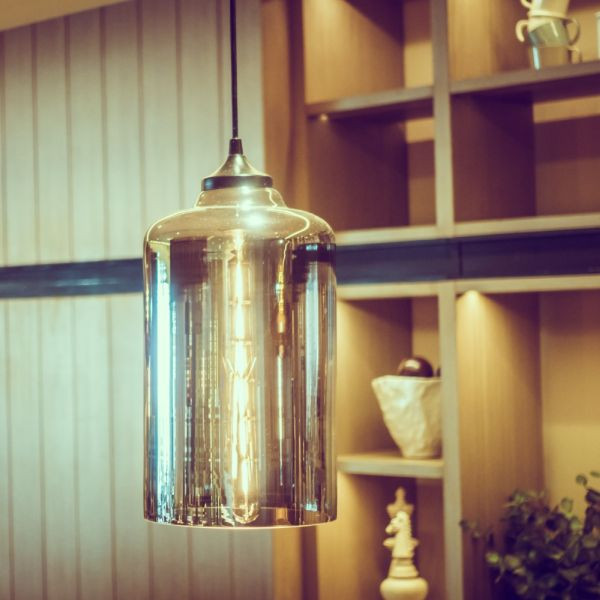 Żyrandol, plafon czy klasyczna lampa? Które rozwiązanie wybrać?